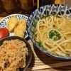 うどんのそうまや - 鳥天うどんと炊き込みご飯