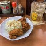 尾道ラーメン 暁 - 注文は、唐揚げセット920円ハイボール500円。