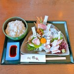 磯っぺ - 平塚地魚刺身盛り合わせ ¥1,800 + ご飯 ¥350 (大盛り+150) ※税別