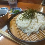 田や - 稲庭うどん（冷）。細くてもコシがあって、モチモチとした食感はお酒の締めに欠かせません。