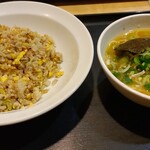 一作 - チャーハンと半ラーメン（特製ラーメン）　おいしい！