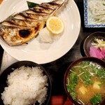 くぼ田 - アジの塩焼き定食(900円)