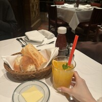 ウルフギャング・ステーキハウス 丸の内店 - バケット、オニオン、シンデレラ