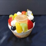 シャロン - 苺のプリンアラモード