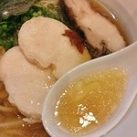 素晴らしい鶏出汁醤油スープ！