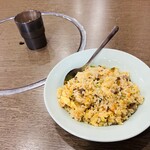 鴻福 - 牛肉大蒜炒飯　８００円