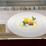 パティスリー＆ブーランジェリー ラ・パルム・ドール - 柿とアーモンドチョコのケーキ