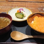 傳 - いくらご飯 漬物 味噌汁
