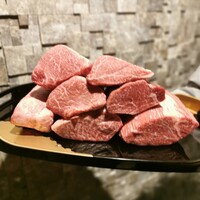 中目黒焼肉 登牛門 - これから頂く肉塊