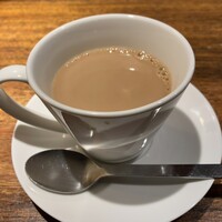 シャンパン食堂 - 〆のホットカフェラテ♪