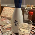 秋吉 - 酒（大）熱燗　585円