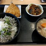 錦糸町小町食堂  - 『しらす丼』と『豚汁』と『なす味噌炒め（ﾊｰﾌ）』と『ｱｼﾞﾌﾗｲ』