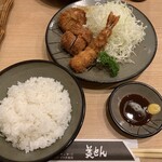 とんかつ美とん - ミックスかつ定食