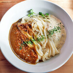 手打ちうどん ぶれーど・う - キーマとタルタルのあいがけ釜しょうゆうどん