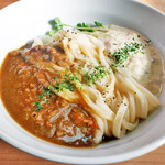 手打ちうどん ぶれーど・う - キーマとタルタルのあいがけ釜しょうゆうどん