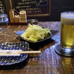 あっさり串焼 ○座 - お通しと生ビール