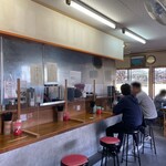 Tano Kyuu Chuuouten - 水：カウンター
      ティシュー：店頭
      ゴミ箱：なし
      トイレ：店内入って左側
      味変ツール：餃子のタレ、辣油、胡椒、紅生姜