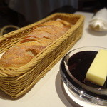 レストラン リューズ - パン　詳しくは文中参照