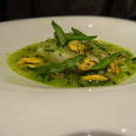 レストラン リューズ - モンサンミッシェルのムール貝とポテトピュレと共に　パセリ風味で