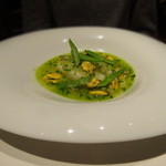 レストラン リューズ - モンサンミッシェルのムール貝とポテトピュレと共に　パセリ風味で