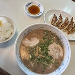 三久ラーメン - スープを半分は飲んでしまう、病みつきな味です。しつこく無いから、幾らでも飲めると思います