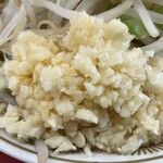 ラーメン もっけだの - 『朝食セット(ラーメンニンニク野菜マシマシ)』のニンニク