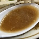 ラーメン もっけだの - 『朝食セット(ラーメンニンニク野菜マシマシ)』のスープ