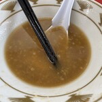 ラーメン もっけだの - 『朝食セット(ラーメンニンニク野菜マシマシ)』のスープ