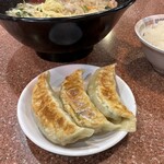 ラーメン王 - 定食の餃子3個