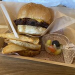 T T T - チーズバーガー1,100円