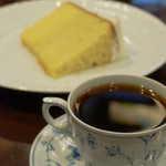 椿屋珈琲 有楽町茶寮 - シフォンケーキとコーヒーのセット(1300円)