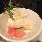 魚陶 - シュクレ・フィレの甘さとバニラアイスがフルーツにマッチ