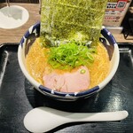 節骨麺 たいぞう - 筋骨こってりラーメン