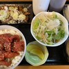 Koguchi Shouten - まぐろ漬け丼定食と追加で赤ホルモン焼き、サラダ