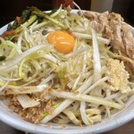 ラーメン二郎 - 小ぶた（1,070円）＋ネギ（120円）＋ニラキムチ（120円）＋汁なし（100円）、ニンニクコール