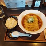 Sapporo Ramen HACHI - 札幌中華蕎麦(醤油大盛)にHACHIセットのライス…。