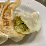 神田餃子屋 - カジった元祖野菜餃子。