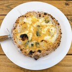 スイッチバック - 4種のチーズpizza