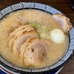 東京環七ラーメン じょっぱり - 料理写真:凄い背脂、しかしバランス良い