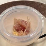 エクアトゥール - 鯵のスモーク　　松茸、　銀杏フレーク