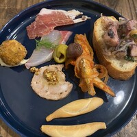 ricont - タコのマリネが乗ったバゲット　ワカサギ　生ハム…全部美味しい