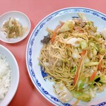 八海 - 料理写真:焼きそばのボリューム