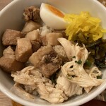 台湾豆乳大王 - ルーロンハンとジーロンハンのハーフ&ハーフ