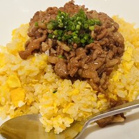 シェフス - 肉のせ炒飯