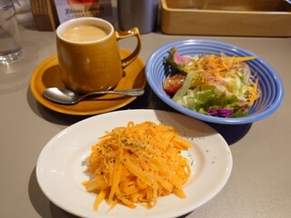 Pasta Alba shonan - ミニサラダ、キャロットラペ、ホットコーヒー