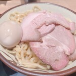 松戸富田麺業 - チャーシューは柏幻霜ポークを使用した3種