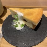 カフェ アンド ファクトリー パルケ - ラムレーズンチーズケーキ