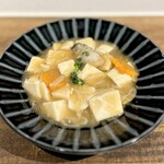 中華ダイニング 一途一心 - 牡蠣入りの白い辛くない麻婆豆腐！牡蠣の風味ブワ〜！！すげえ！！