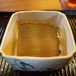 鎌倉 北じま - 炭火焼き赤叺(神奈川県相模湾産)の飯蒸し、薄切りガリチップ入り