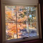 E.Bu.Ri.Ko - 窓からの赤紅葉